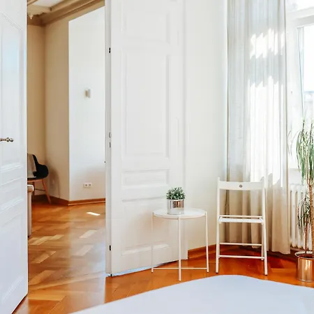 Namastay! Exklusiver Altbau In Bestlage - 3br