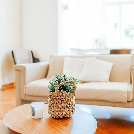 Namastay! Exklusiver Altbau In Bestlage - 3br